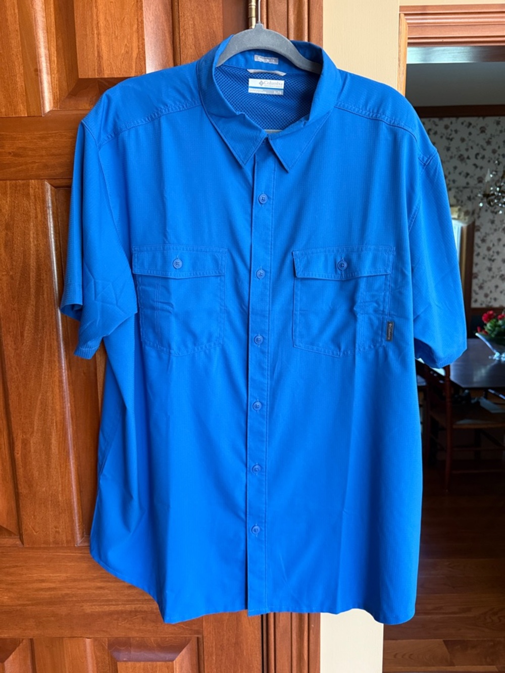 Columbia Men's Short-Sleeve Button-Front Shirt in Bright Blue
